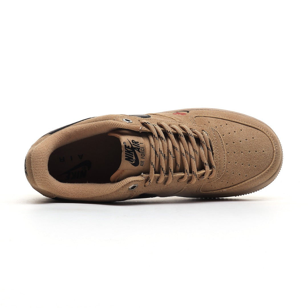 Nike Air Force 1 corporativo con caja original.
