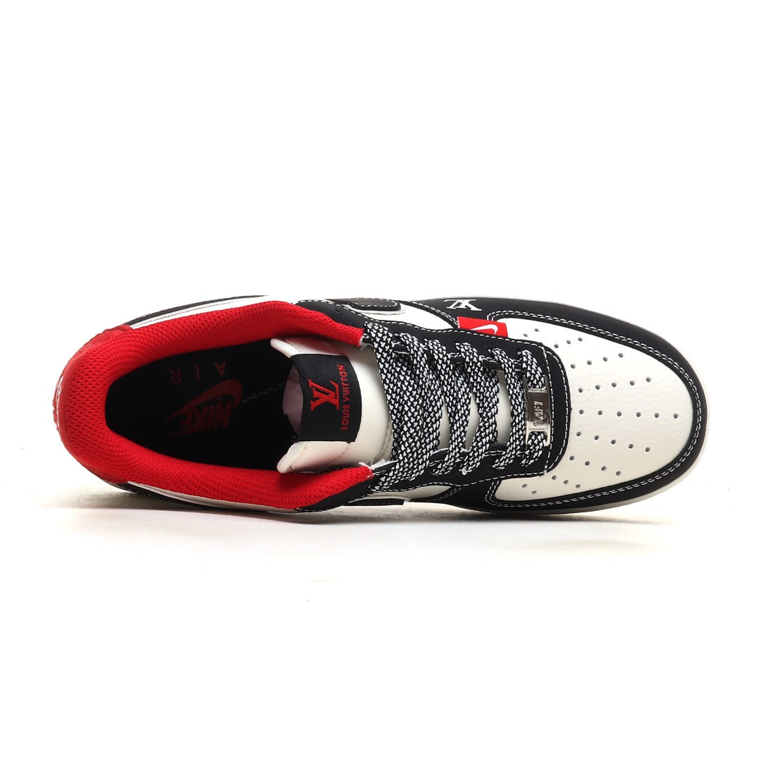 Primer plano de las Nike Air Force 1 Corporate, mostrando los detalles de la parte superior en color negro.