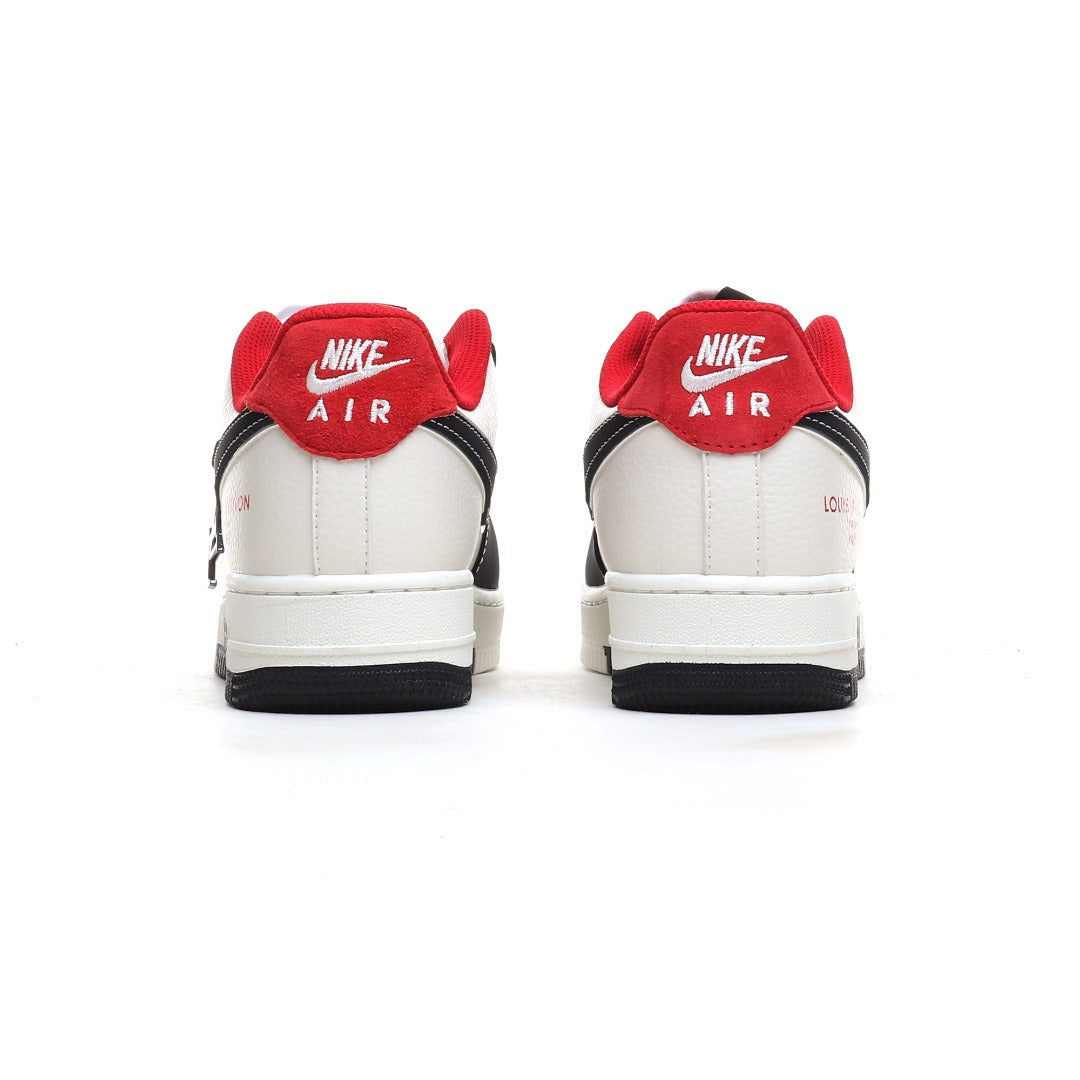 Imagen lateral de las Nike Air Force 1 Corporate, destacando el contraste entre el negro y el rojo.