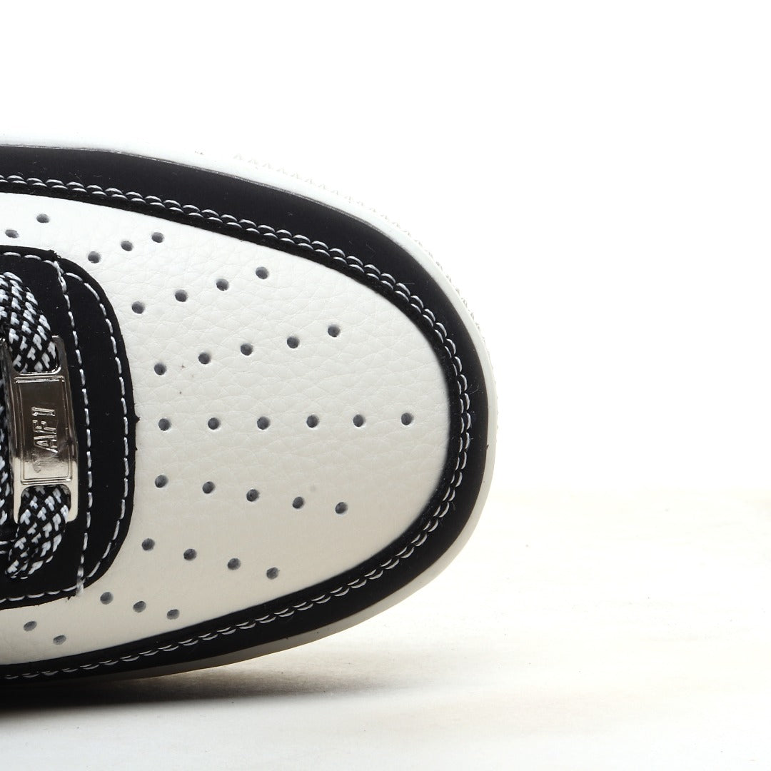 Zapatillas Nike Air Force 1 Corporate exhibidas en su caja original, resaltando su diseño y características.
