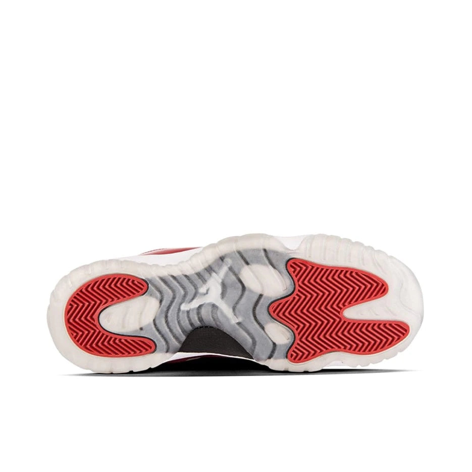 Foto de las Air Jordan 11, ideales para quienes buscan estilo y versatilidad en calzado deportivo.